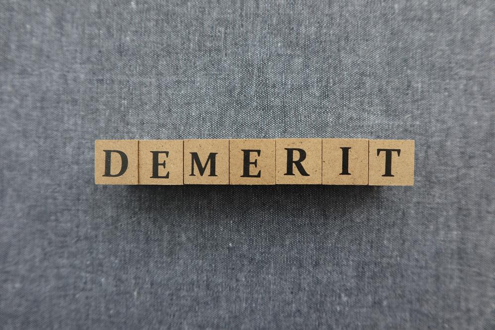 保険で資産運用する4つのデメリット