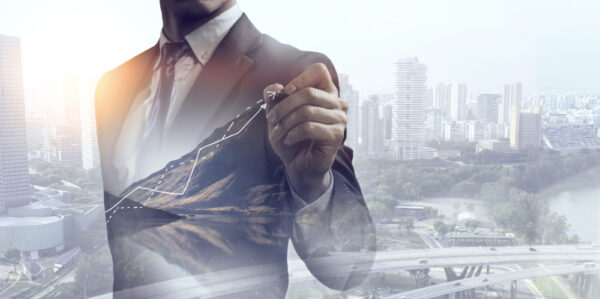 どのような戦略で投資をするか検討